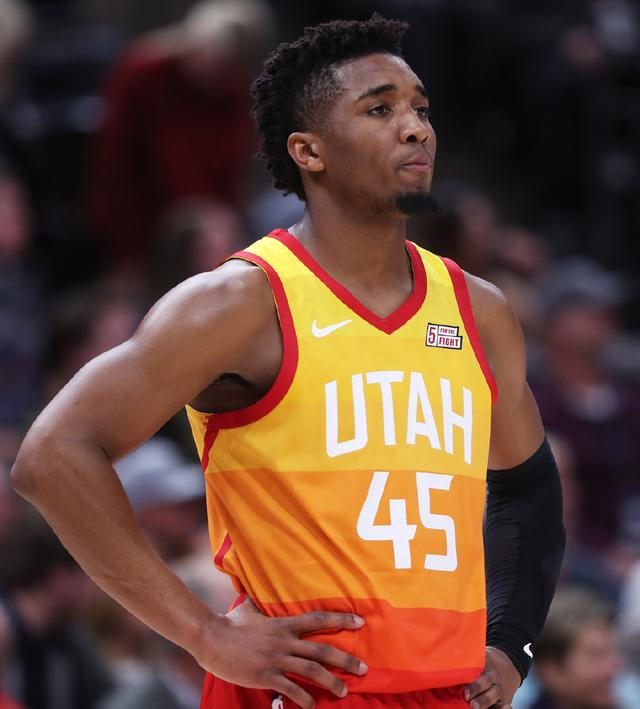 依靠整体的 依靠整体的