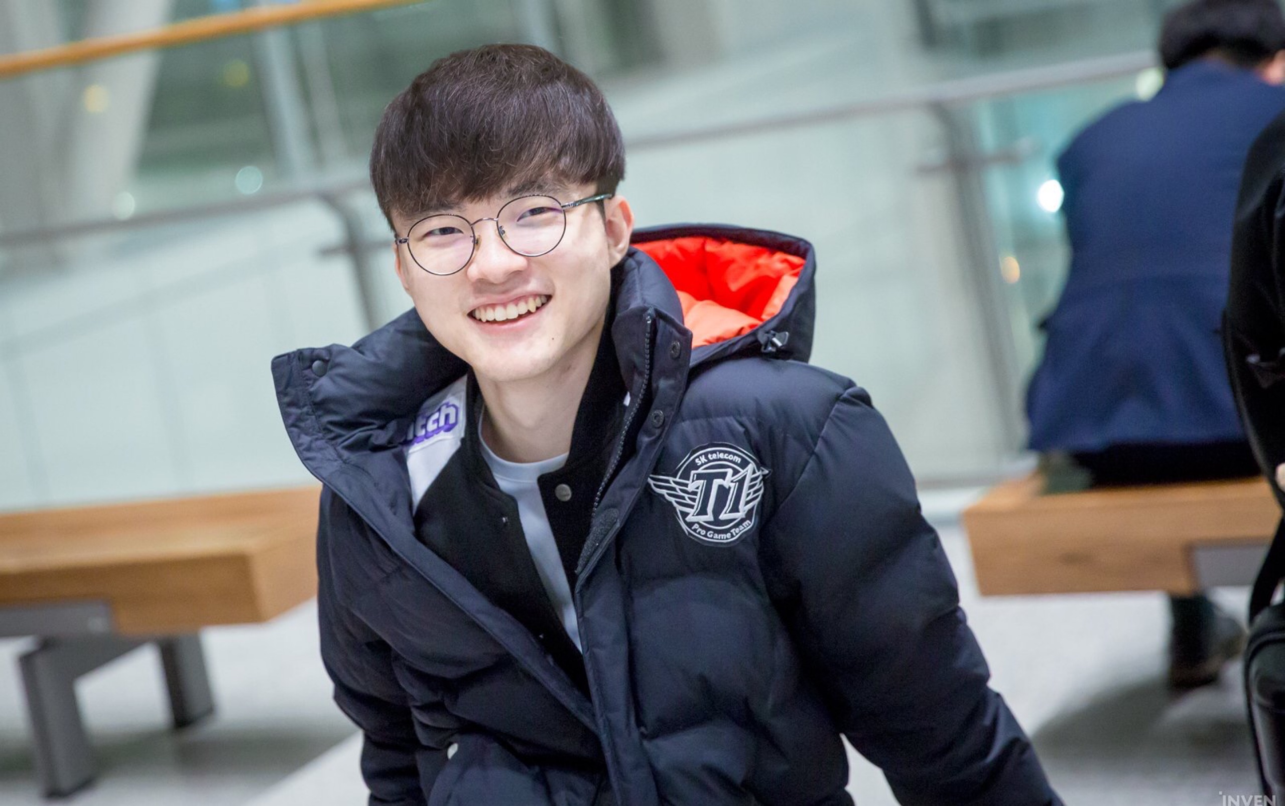 据拿到手球 据拿到手球